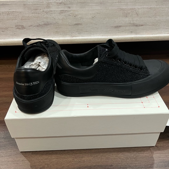 Alexander McQueen - Picture 4 of 4